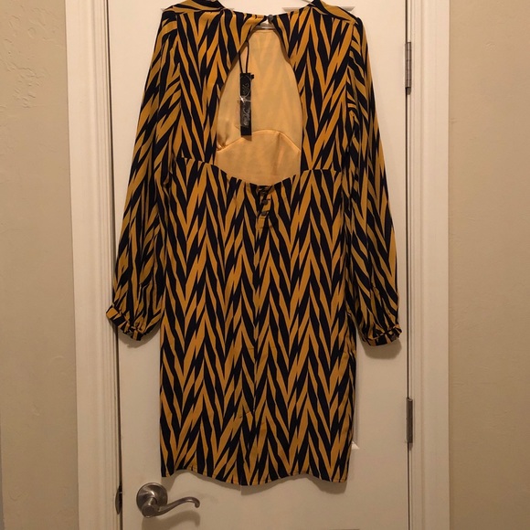 Winter Kate 60’s Style Blk & Gld Long Sleeve Dress - Picture 2 of 3